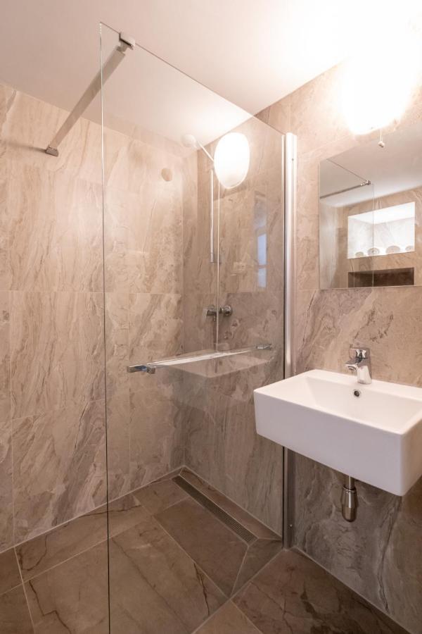 Apartments & Rooms Carera 6 โรวีน ภายนอก รูปภาพ